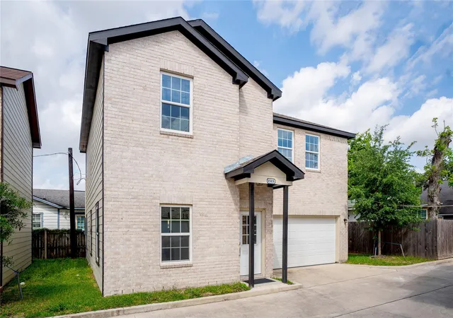 2nd image of 1515 Fairbanks St, Houston, TX 77009 | MLS# 11365392