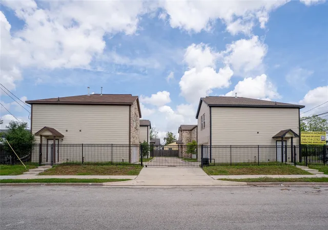 5th image of 1515 Fairbanks St, Houston, TX 77009 | MLS# 11365392