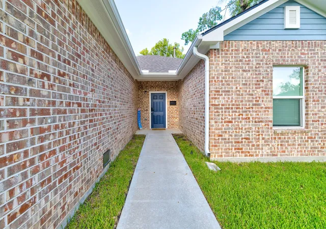2nd image of 2011 Nottingham St, Pasadena, TX 77502 | MLS# 21757743