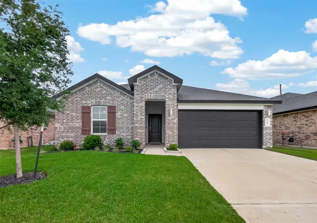 Photo 1 of Sale Pending at 1119 Kinder Sky Ln, Rosharon, TX 77583 | MLS# 47490312 | Listing updated on 2026-08-30