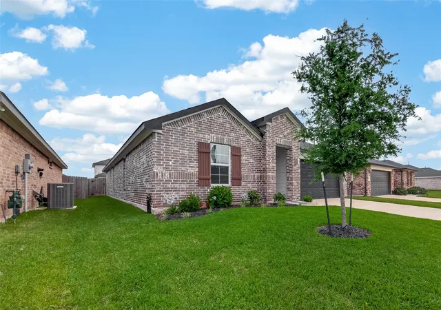 Photo 2 of Sale Pending at 1119 Kinder Sky Ln, Rosharon, TX 77583 | MLS# 47490312 | Listing updated on 2026-08-30