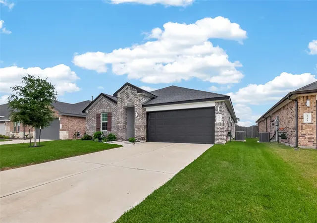 Photo 2 of Sale Pending at 1119 Kinder Sky Ln, Rosharon, TX 77583 | MLS# 47490312 | Listing updated on 2026-08-30