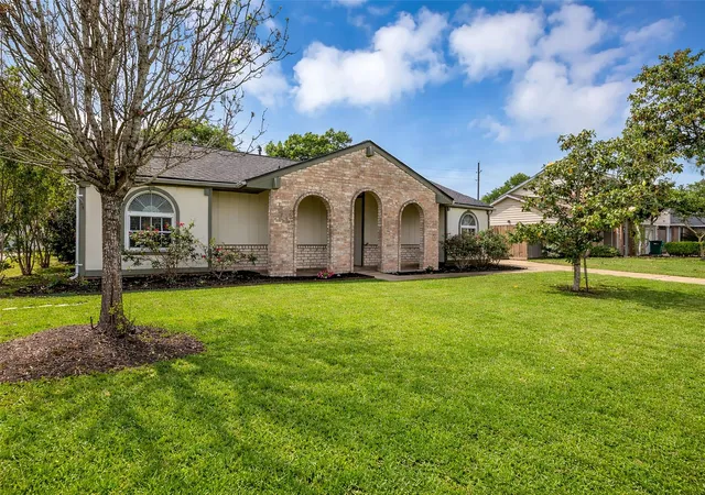 Photo 3 of Single family home for sale at 21807 Meadowhill Dr, Spring, TX 77388 | MLS# 28050532 | Listing updated on 2026-09-14