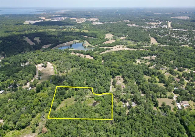 Photo 4 of Land for sale at 215 Garden W Rd, Conroe, TX 77304 | MLS# 2522140 | Listing updated on 2026-07-17