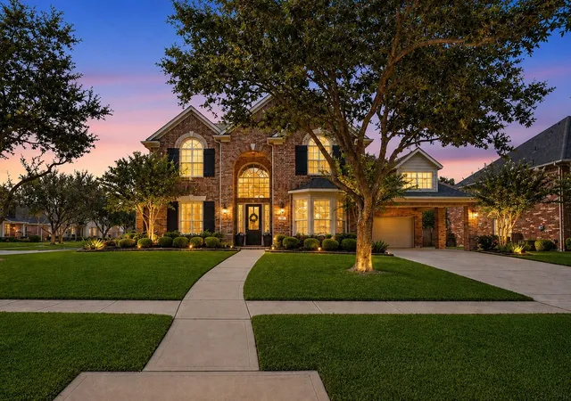 Photo 4 of Single family home for sale at 2307 Haven Manor Ct, Sugar Land, TX 77479 | MLS# 62710279 | Listing updated on 2026-10-03