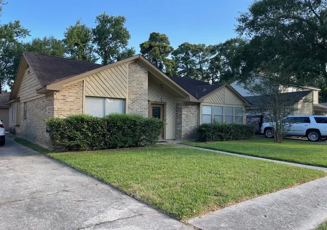 Photo 3 of Single family home for sale at 2426 Summer Spring Dr, Spring, TX 77373 | MLS# 12678438 | Listing updated on 2026-08-09