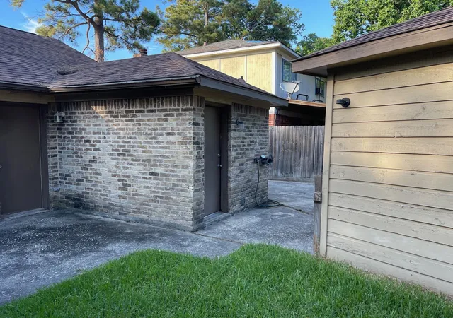 Photo 4 of Single family home for sale at 2426 Summer Spring Dr, Spring, TX 77373 | MLS# 12678438 | Listing updated on 2026-08-09