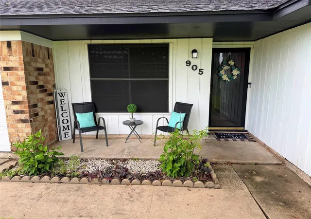 Photo 2 of Single family home for sale at 905 Southside Dr, Angleton, TX 77515 | MLS# 66609810 | Listing updated on 2026-10-02