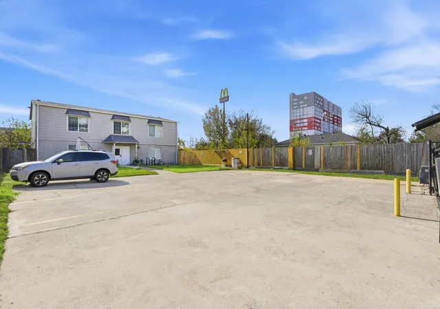 3rd image of 3918 Anita St, Houston, TX 77004 | MLS# 13710411