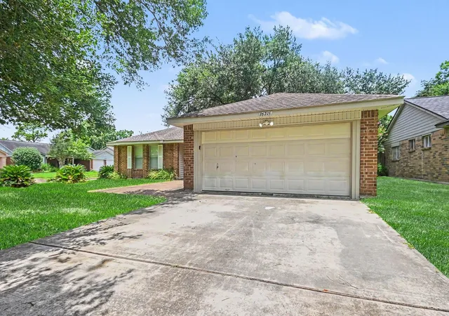 Homes for sale in Friendswood, TX | 16715 Manowar Ln, Friendswood, TX 77546 | MLS# 46900054