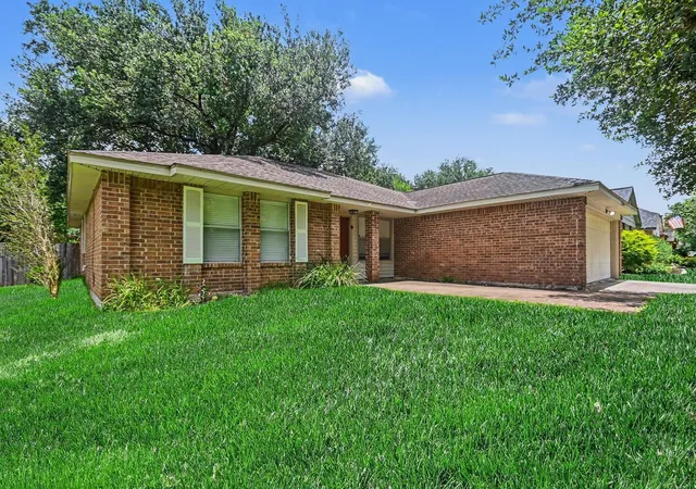 Photo 3 of Single family home for sale at 16715 Manowar Ln, Friendswood, TX 77546 | MLS# 46900054 | Listing updated on 2026-09-03