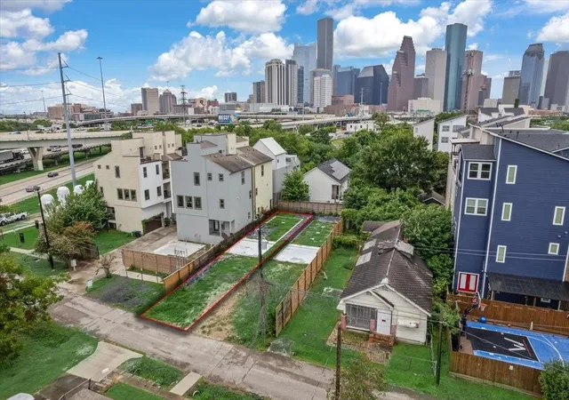 Photo 3 of Land for sale at 1109 Bingham St, Houston, TX 77007 | MLS# 92894168 | Listing updated on 2026-07-22