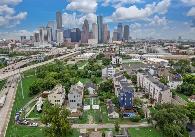 Photo 4 of Land for sale at 1109 Bingham St, Houston, TX 77007 | MLS# 92894168 | Listing updated on 2026-07-22