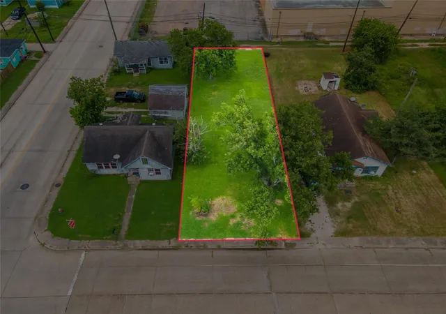 Homes for sale in Freeport, TX | 1026 W 4th St, Freeport, TX 77541 | MLS# 91094726