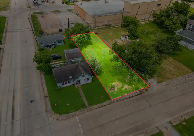 Homes for sale in Freeport, TX | 1026 W 4th St, Freeport, TX 77541 | MLS# 91094726