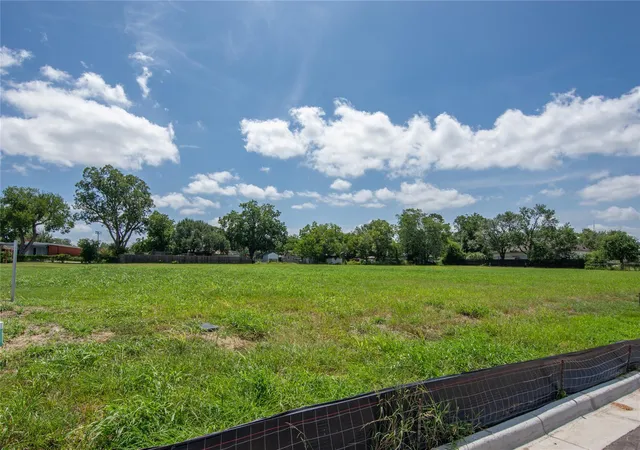 2nd image of 404 Koller Dr, Weimar, TX 78962 | MLS# 22870568
