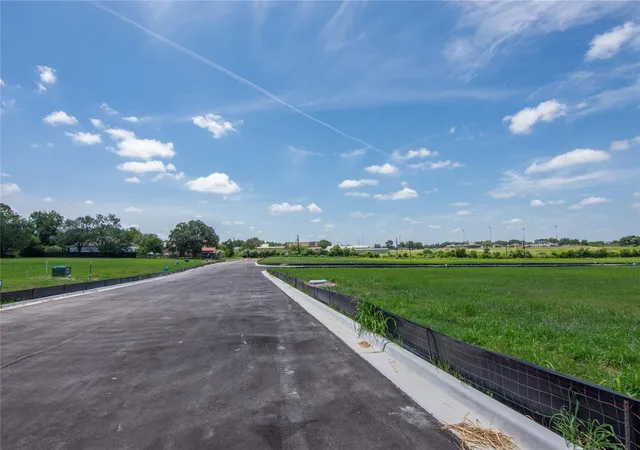 9th image of 404 Koller Dr, Weimar, TX 78962 | MLS# 22870568