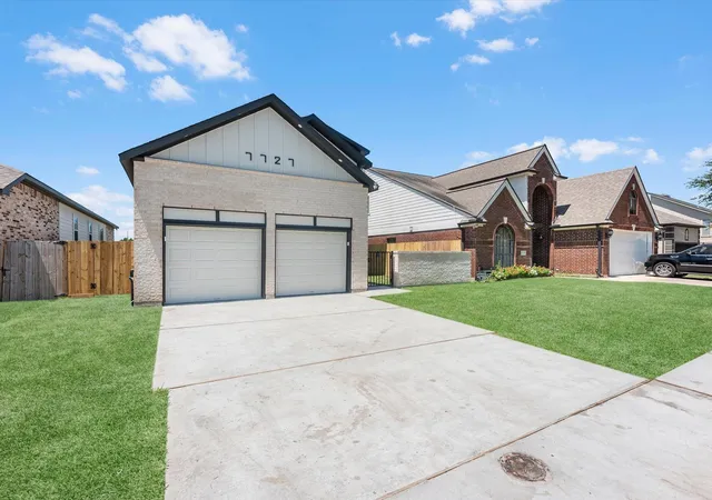 Photo 2 of Single family home for sale at 7727 Green Lawn Dr, Houston, TX 77088 | MLS# 65080588 | Listing updated on 2026-09-11