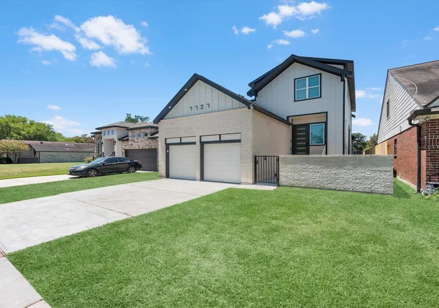 Photo 3 of Single family home for sale at 7727 Green Lawn Dr, Houston, TX 77088 | MLS# 65080588 | Listing updated on 2026-09-11