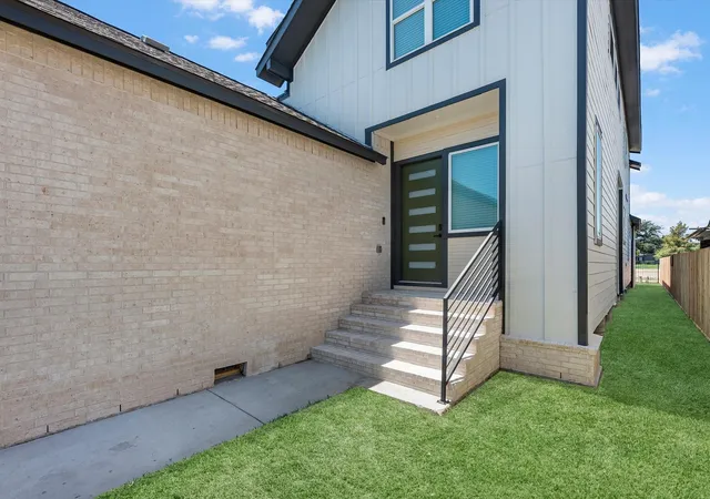 Photo 3 of Single family home for sale at 7727 Green Lawn Dr, Houston, TX 77088 | MLS# 65080588 | Listing updated on 2026-09-11
