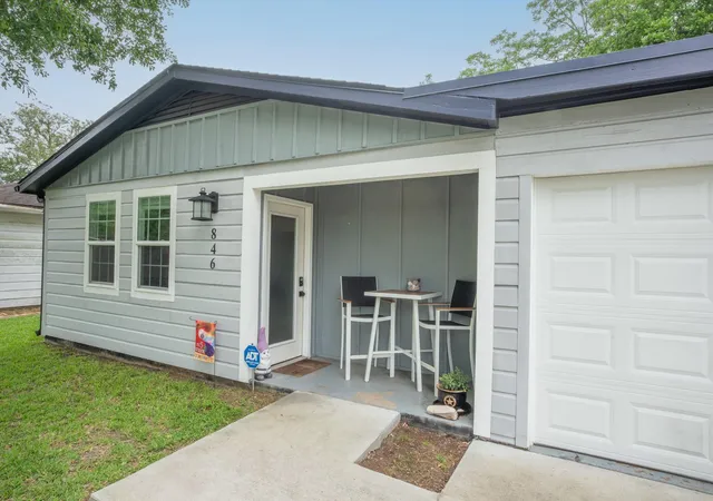 Photo 1 of Single family home for sale at 846 S Anderson St, Angleton, TX 77515 | MLS# 32228852 | Listing updated on 2026-08-14