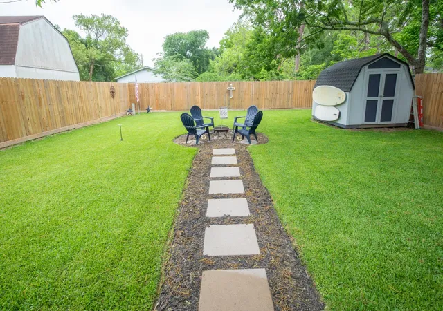 Photo 3 of Single family home for sale at 846 S Anderson St, Angleton, TX 77515 | MLS# 32228852 | Listing updated on 2026-08-14