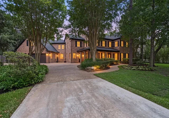 Photo 2 of Sale Pending at 1240 Archley Dr, Houston, TX 77055 | MLS# 56563352 | Listing updated on 2026-09-03