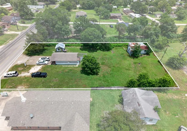 2nd image of 611 Florida St, Navasota, TX 77868 | MLS# 53224547