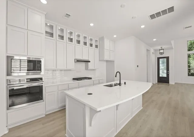 Photo 4 of Townhouse for sale at 413 Meadows Peak Ln, Montgomery, TX 77316 | MLS# 27908448 | Listing updated on 2026-09-13