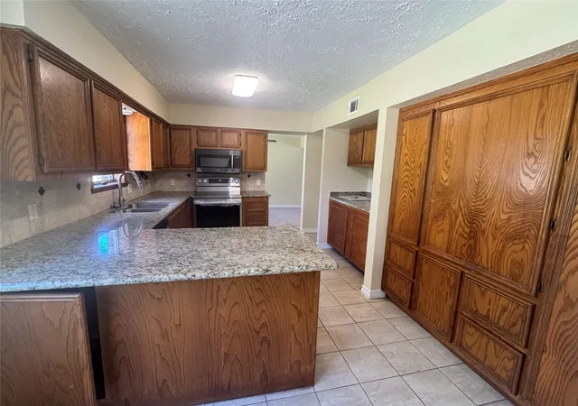 Photo 3 of Single family home for sale at 25587 White Oak Ln, Splendora, TX 77372 | MLS# 65489312 | Listing updated on 2026-09-17