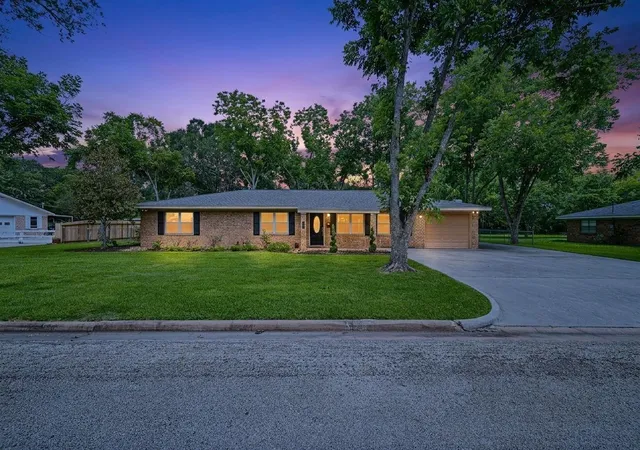 1st image of 411 E Norris St, El Campo, TX 77437 | MLS# 40503695