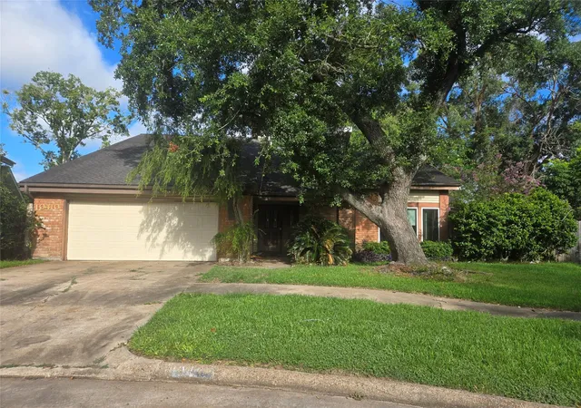 Photo 1 of Single family home for sale at 10410 Tennis Ct, Houston, TX 77099 | MLS# 4742419 | Listing updated on 2026-10-08