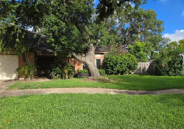 Photo 2 of Single family home for sale at 10410 Tennis Ct, Houston, TX 77099 | MLS# 4742419 | Listing updated on 2026-10-08