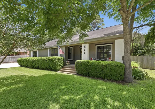 2nd image of 511 W Val Verde St, Brenham, TX 77833 | MLS# 22136860