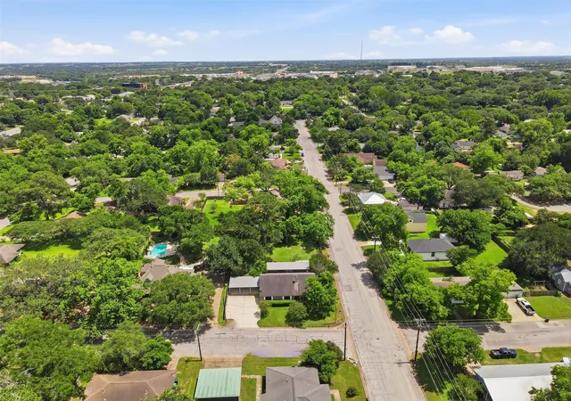 32nd image of 511 W Val Verde St, Brenham, TX 77833 | MLS# 22136860