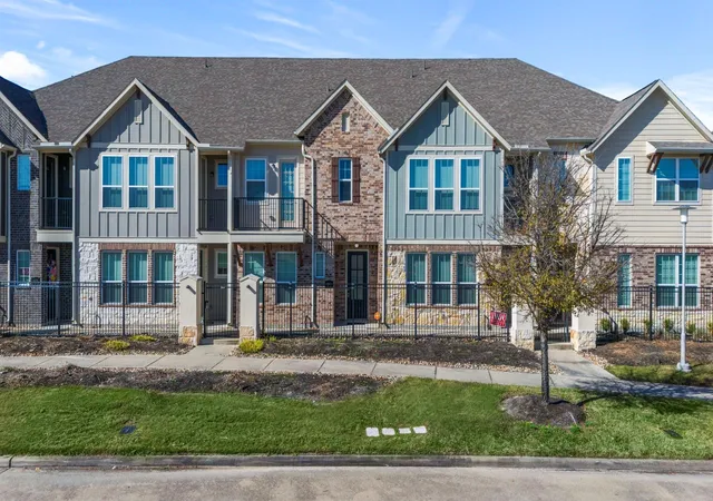 Photo 3 of Sale Pending at 9443 Towne Lake Pkwy, Cypress, TX 77433 | MLS# 97559019 | Listing updated on 2026-09-21
