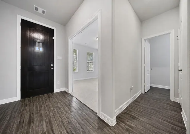 Photo 3 of Single family home for sale at 331 Silver Carp Trl, Willis, TX 77318 | MLS# 90758902 | Listing updated on 2026-09-03