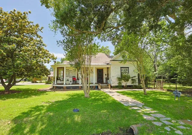 1st image of 212 S Pine St, Tomball, TX 77375 | MLS# 61092611
