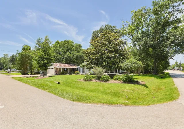 43rd image of 212 S Pine St, Tomball, TX 77375 | MLS# 61092611