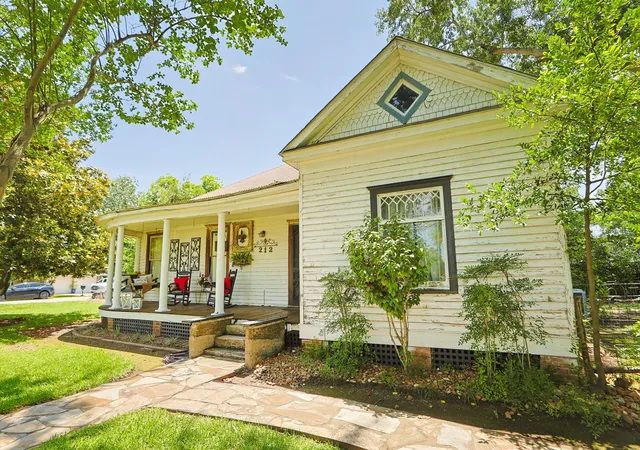 5th image of 212 S Pine St, Tomball, TX 77375 | MLS# 61092611