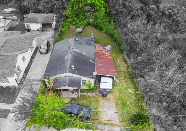1st image of 833 Booth St, Houston, TX 77009 | MLS# 92916407
