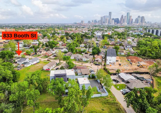 image of 833 Booth St, Houston, TX 77009 | MLS# 92916407