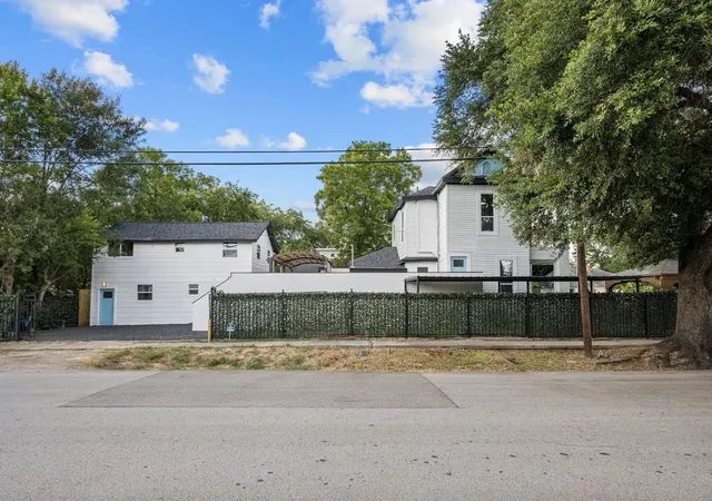 Homes for sale in Houston, TX | 1015 Brooks St, Houston, TX 77009 | MLS# 74012529