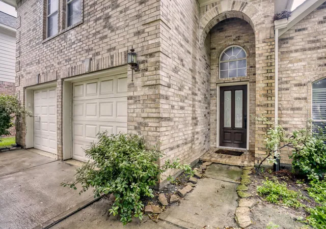 Photo 3 of Single family home for sale at 16606 Greenbriar Point Ln, Houston, TX 77095 | MLS# 63053378 | Listing updated on 2026-09-21