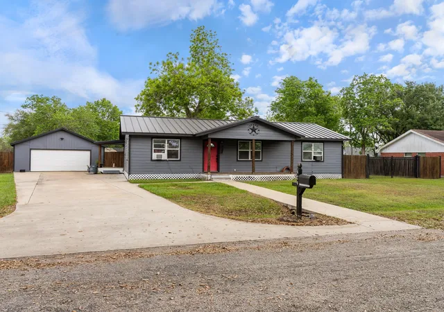 1st image of 404 E Elizabeth Ave, Palacios, TX 77465 | MLS# 26730897