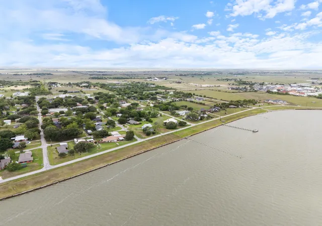 41st image of 404 E Elizabeth Ave, Palacios, TX 77465 | MLS# 26730897