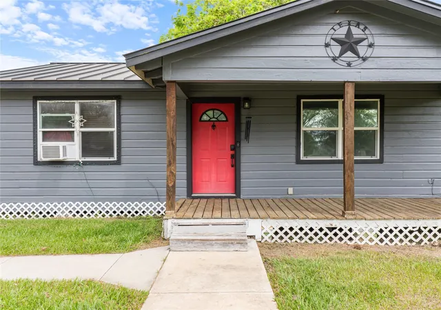 4th image of 404 E Elizabeth Ave, Palacios, TX 77465 | MLS# 26730897