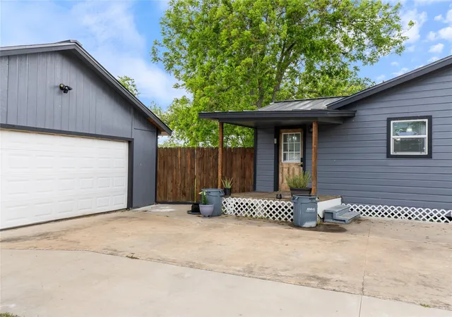 5th image of 404 E Elizabeth Ave, Palacios, TX 77465 | MLS# 26730897
