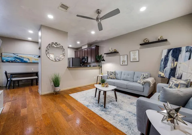 2nd image of 3208 Baer St, Houston, TX 77020 | MLS# 74738126