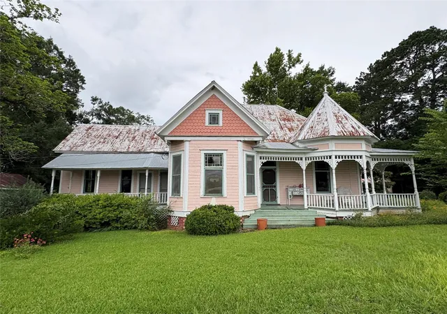 Photo 1 of Single family home for sale at 213 W Abbey St, Livingston, TX 77351 | MLS# 26095390 | Listing updated on 2026-07-14
